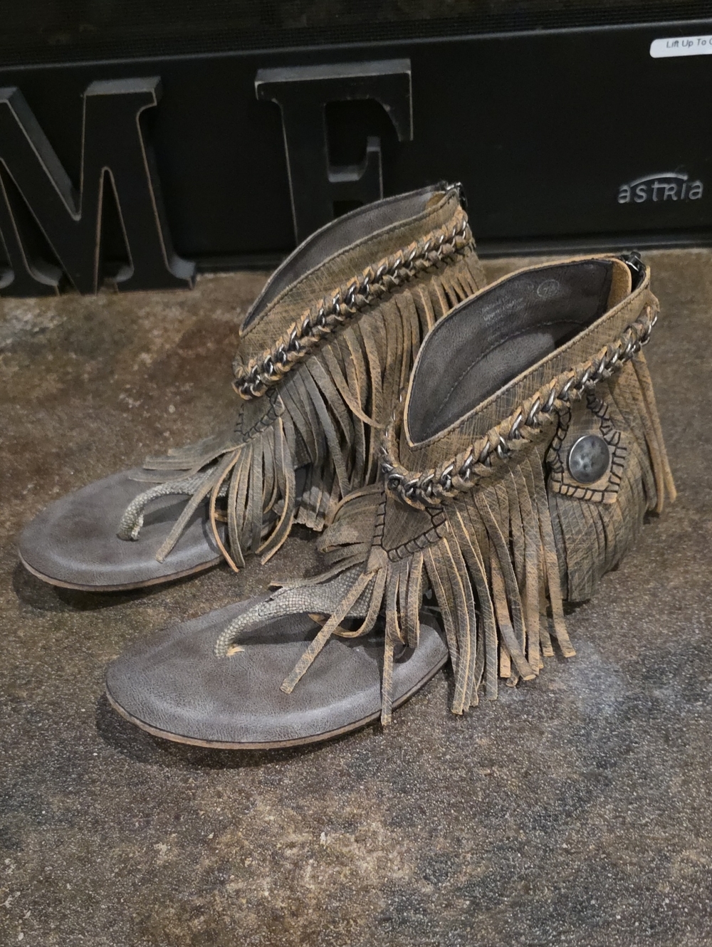 Naughty Monkey Fringe Sandals 7.5